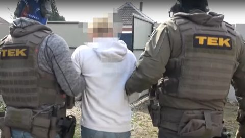TEK-esek menekítettek ki egy fogva tartott 12 éves kislányt, akinek a bátyjai már korábban megszöktek az őket terrorizáló anyjuktól