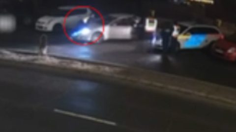 Felfüggesztettet kapott a rendőrt elütő sofőr – videón az eset