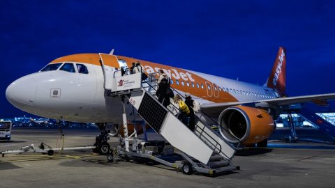 Miután meghallották, miről beszél a kerekesszékes férfi a feleségével, leszállították őket az induló repülőről