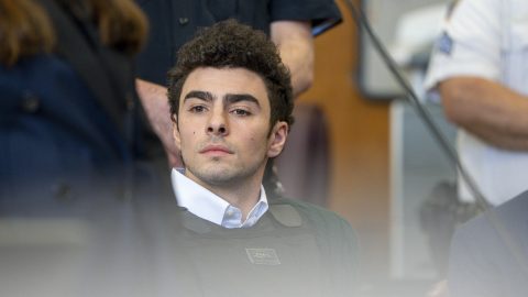 Halálbüntetést kérnek az amerikai vezérigazgatót a nyílt utcán agyonlövő férfira