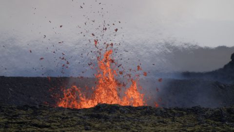 Eiffel-torony magasságú lávaoszlop csapott a magasba Hawaiin