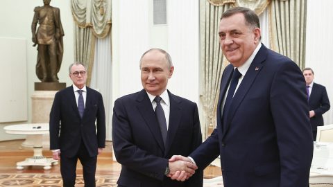 Putyin fogadta a körözés alatt álló boszniai szerb elnököt
