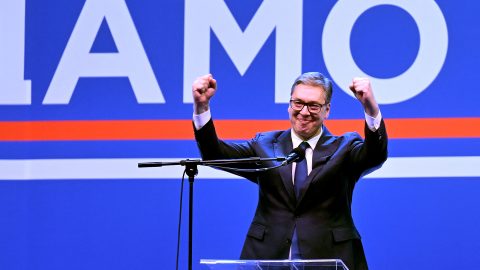 Orbánt vetítették a Vucic-híveknek, Szerbiában megtorló akcióktól tartanak