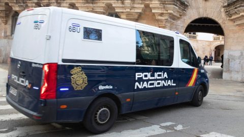 A spanyol rendőrség szabadított ki két gyereket, akiket a szülei a koronavírus-járvány eleje óta nem engedtek ki a házból