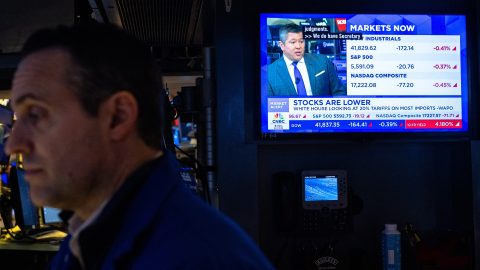 Világszerte bezuhantak a részvénypiacok Trump vámháborúja miatt