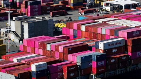 Kína is emelte a tétet, 125 százalékos büntetővámot helyeznek az amerikai importra