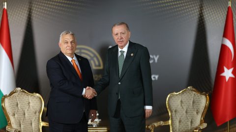 Orbán a magyar-török katonai együttműködés fejlesztéséről tárgyalt Erdogannal
