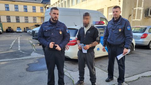 Bicskával raboltak ki egy 16 éves fiút a nyíregyházi vonaton