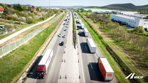 Új forgalmi rend lép életbe az M1-esen, megszűnhetnek a dugók
