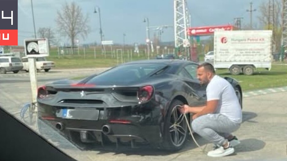 Ifj. Mészáros Lőrincet fotózhatták le egy Ferrarival Felcsúton