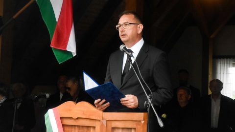 A fideszes polgármester már a törvényes rend megdöntésének látja, hogy rászorították a kínai vegyszergyár-beruházás felmondására