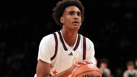 Égő autóból húzták ki, felébredt a kómából a korábbi NBA-sztár fia