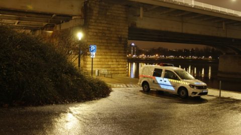 16 éves fiú késelt meg két másikat az Árpád hídnál, amikor kábítószert adott volna el nekik