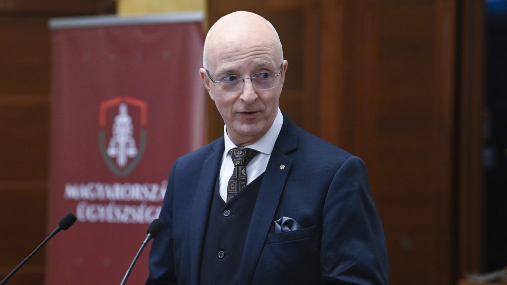 Nem békül a Kúria elnöke, kihagyta az ügyvédi kamara parlamenti ünnepségét