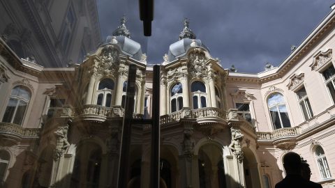 Válasz Online: Szóban elkeztek felmondani a Károli egy sor bölcsészoktatójának