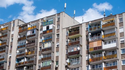 Felére esett vissza a kereslet a panellakások iránt