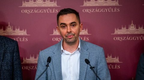 Gyülekezési joggal való visszaélés miatt indított eljárást a rendőrség a Momentum képviselője ellen