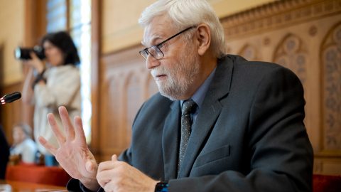 A KSH volt elnöke kérdőre vonná a jelenlegi elnököt, a szegénységi statisztika miatt