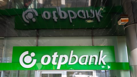 Hatalmas pánik a tőzsdéken, bezuhant az OTP, Németország szerint a helyzet tovább romolhat