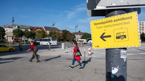 MÁV: Pótlóbuszozni kell a jövő héten az észak-balatoni vonalon