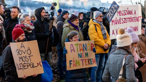 Kétszer annyi hatvanas tanít a hazai általános iskolákban, mint 30 év alatti