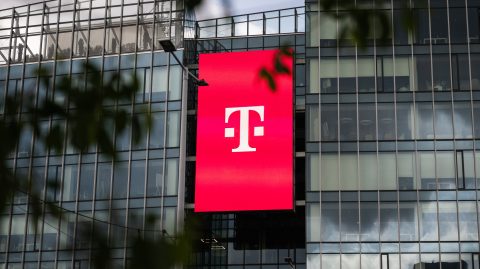 Rendkívüli bejelentést tett a Telekom a díjkorrekcióról