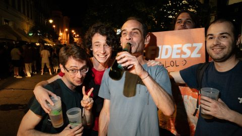 Mégis tüntethet a fű legalizálásáért a Kétfarkú Kutya Párt