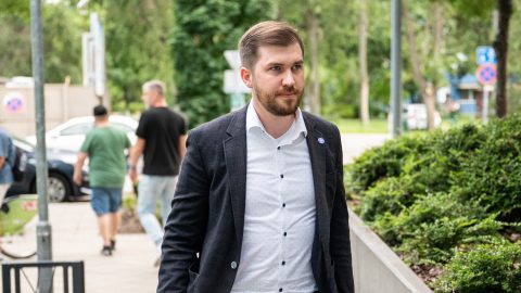 Gelencsér: A parlament kommancs házelnökét megüti a guta