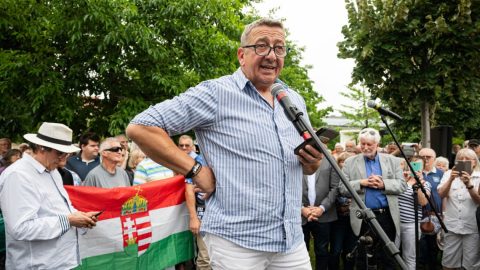Automata telefonhívással toboroz a szombati tüntetésére Bayer Zsolt