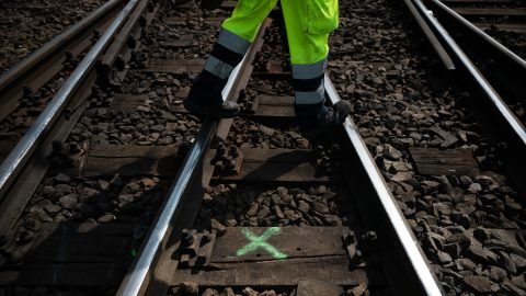 Vonatozás szombaton: fél-egy órás késéssel kell számolni a győri fővonalon