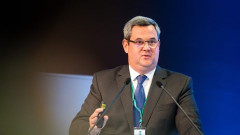 Az államtitkár gátlástalannak nevezte a Tisza politikusát, aki szemeteszsákba csomagolt kórházi betegekről posztolt