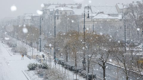 Jön a hidegfront, északkeleten már zuhan a hőmérséklet