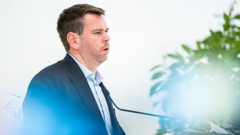Vitézy: Lázár vasúti vonalbezárásokat és jelentős járatritkításokat készít elő