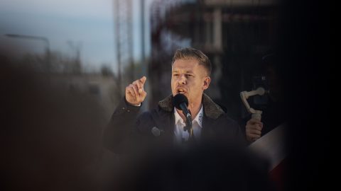 Magyar Péter szerint a Fidesz tiszás civileknek öltözött rendbontókkal akar a saját híveire támadni, akár már ma délután