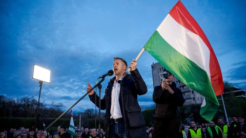 21 Kutatóközpont: Több százezerrel több szavazója van a Tiszának, mint a Fidesznek