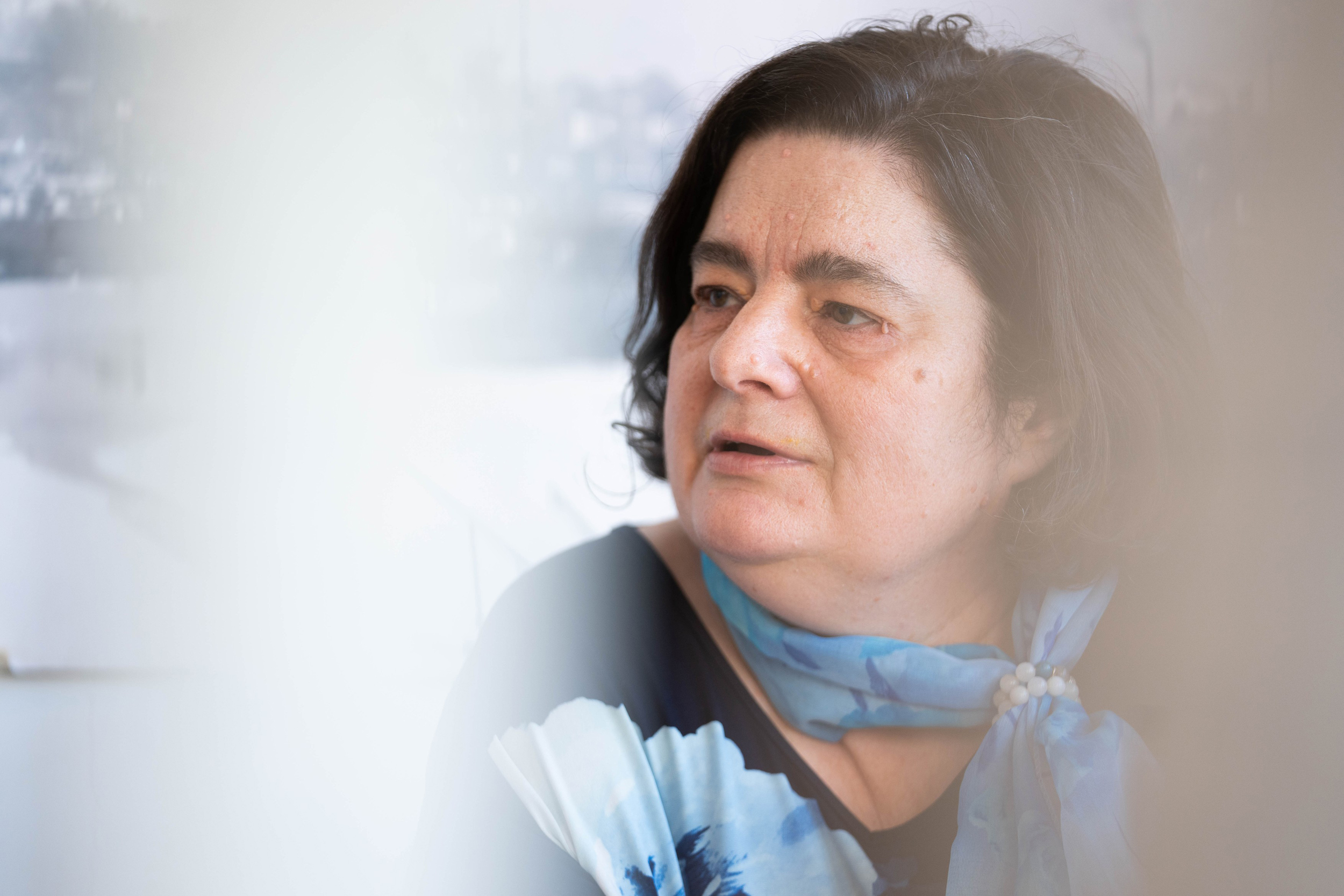 „Fejfák nincsenek, csak virágok, amik tavasszal mindig a sírokon nőnek először a kertünkben” 4