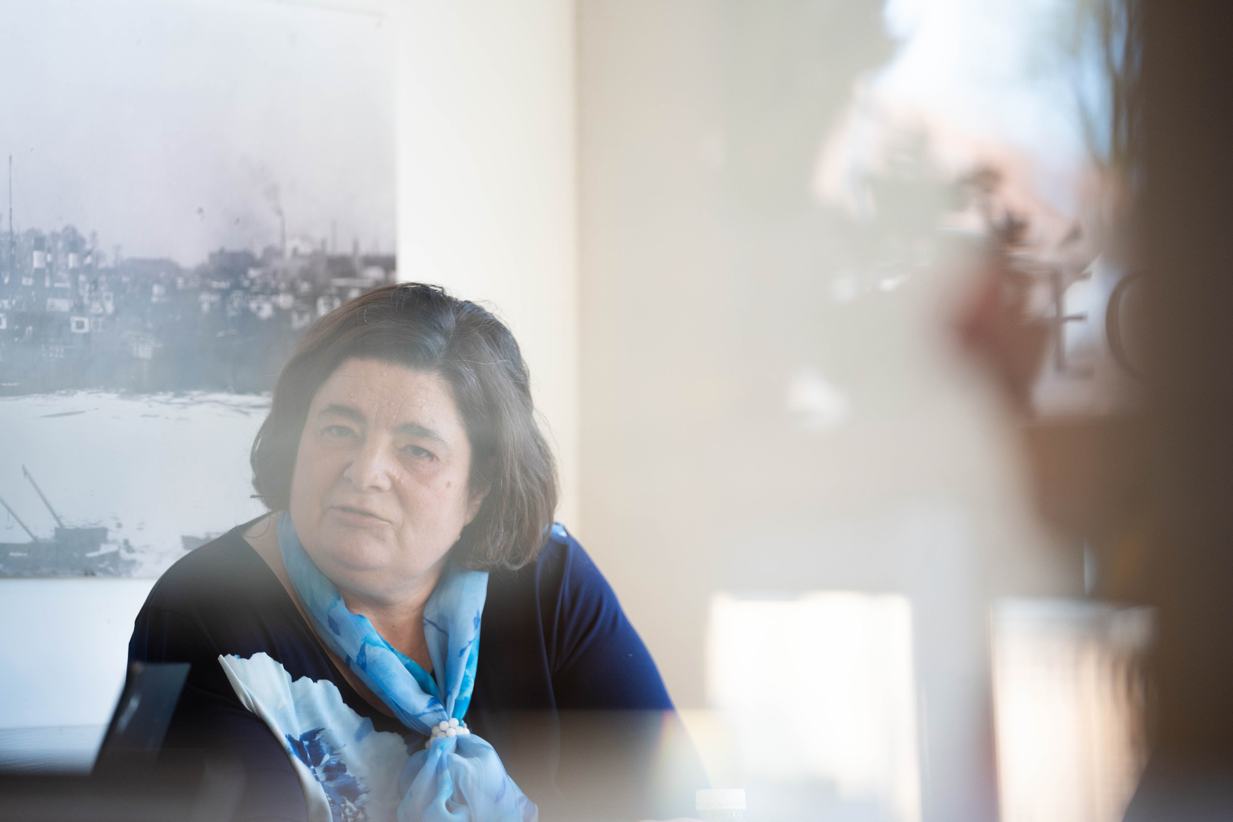 „Fejfák nincsenek, csak virágok, amik tavasszal mindig a sírokon nőnek először a kertünkben” 5