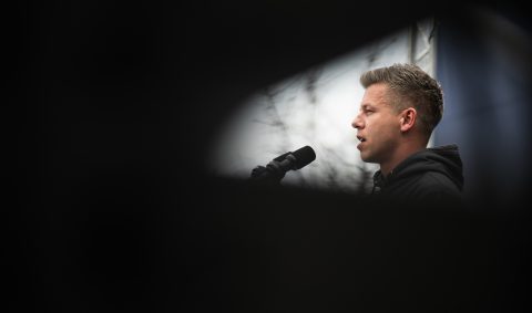 Magyar Péter Orbánnak: Szedje össze magát, jelölje meg az időpontot, a helyszínt és a fegyvernemet!