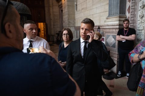 A képviselői kitiltásokról szavaz ma a parlament és napirenden lesz a Lex Magyar Péter is