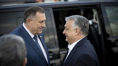 Moszkvából méltatta Putyint a körözés alatt álló Milorad Dodik