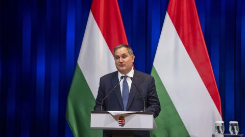 Hiába jelentették be a Kormányinfón is, nem perelte be a 24.hu-t Nagy Márton