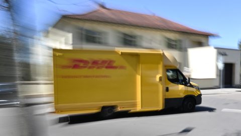 Vámháború: korlátozza az amerikai kiszállításokat a DHL