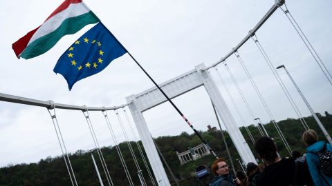 DK: a Kúria Orbán megrendelését végrehajtva tiltotta be azt a tüntetést, amit egy héttel ezelőtt még maga engedélyezett