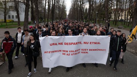 Elkapták a kolozsvári magyar fiatalt bántalmazó román focihuligánokat