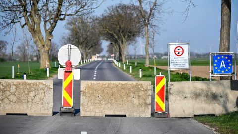 Már húsz határátkelőhelyen szünetel a határforgalom a magyar-osztrák határon 