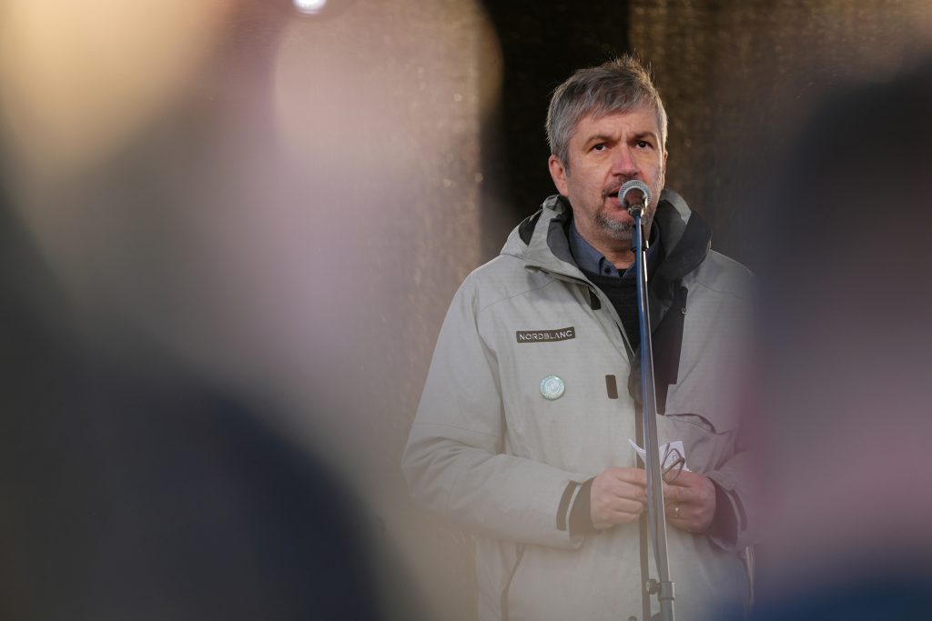 Hadházy Ákos: Lépésről lépésre, tégláról téglára építik le a demokráciát