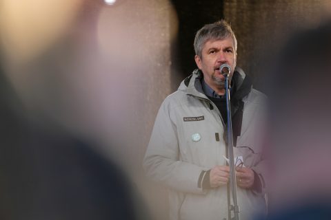 Hadházy Ákos: Lépésről lépésre, tégláról téglára építik le a demokráciát