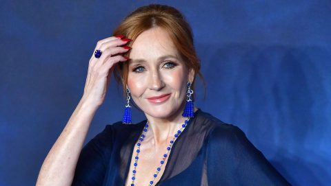 Az Egyesült Királyság kimondta: a transz nők jogilag nem nők, J. K. Rowling ezért ünneplésbe kezdett