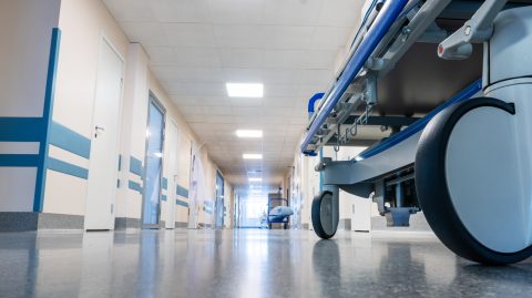 Begyógyszereztek és a pszichiátriára zártak egy 11 éves kislányt Új-Zélandon, mert a rendőrök összetévesztették valakivel