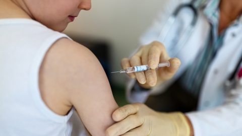 Oltásellenes ügyvédnőnek ítélték az idei Laposföld-díjat